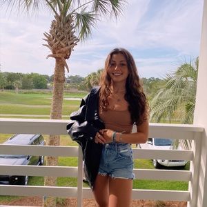 Meet your Posher, Ella